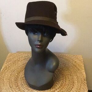 Gorgeous, chocolate, brown vintage wool hat, TNL, beautiful condition